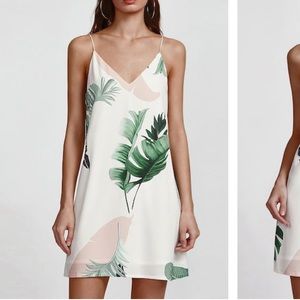 🌟BRAND NEW🌟 White floral dress with palm trees!